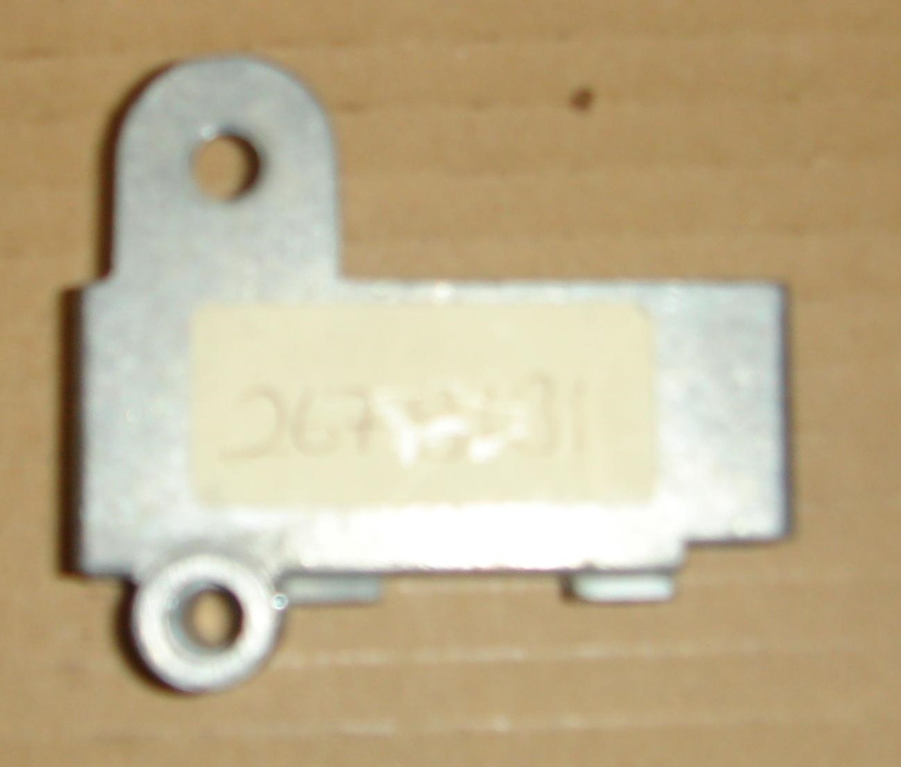 2679131 İPLİK VERME KOLU METAL MANDAL YATAĞI SAĞ