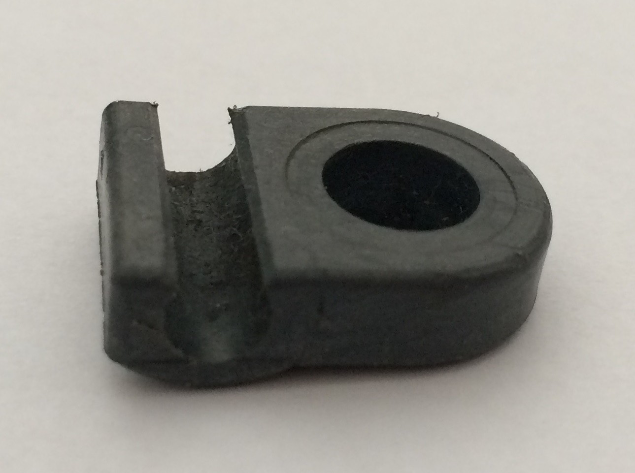 POL-022 PLASTİK TUTUCU